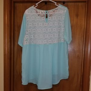 Umgee 1X shirt with lace back.